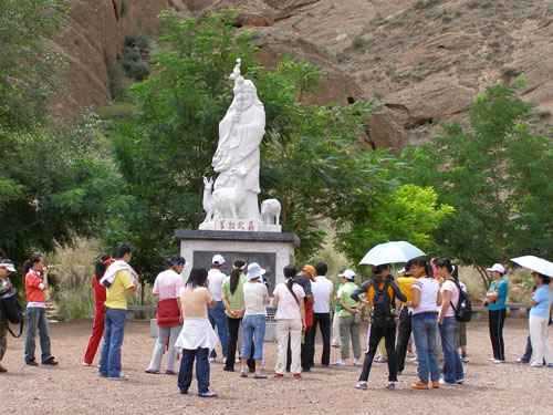 中卫市有多少人口_...节 六一儿童节中卫寺口风景区万人登山活动(2)